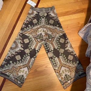 Printed Zara pants beige green and pastel colors in size small